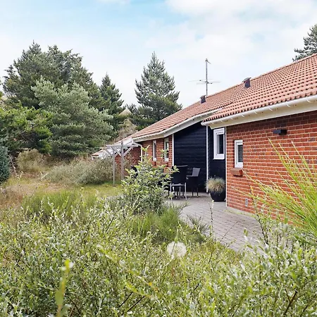 12 Person Holiday In Bl Vand