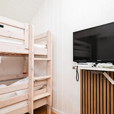 12 Person Holiday In Bl Vand
