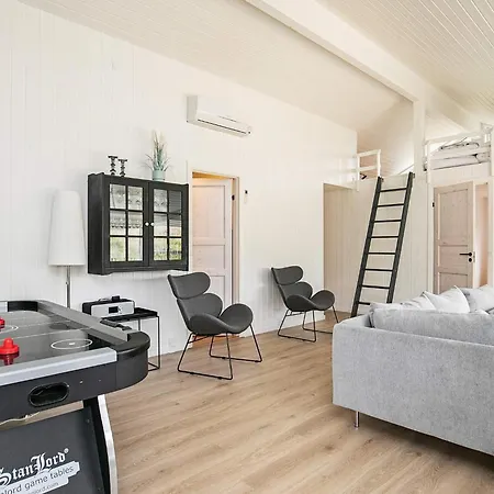 12 Person Holiday In Bl Vand